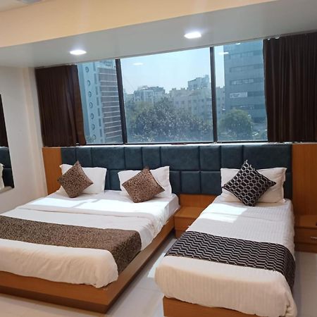 Hotel Exotic Ahmadabad Zewnętrze zdjęcie