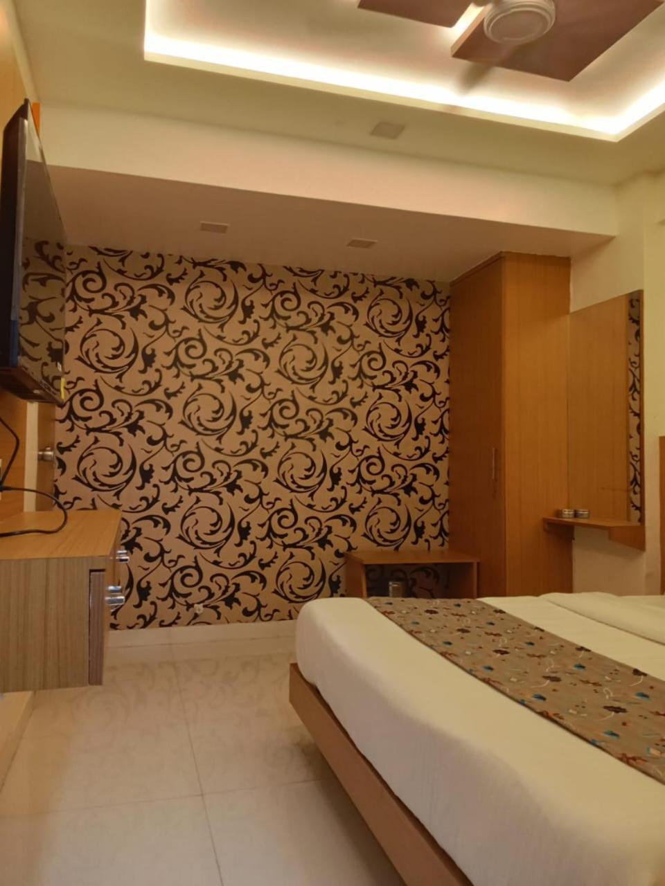 Hotel Exotic Ahmadabad Zewnętrze zdjęcie