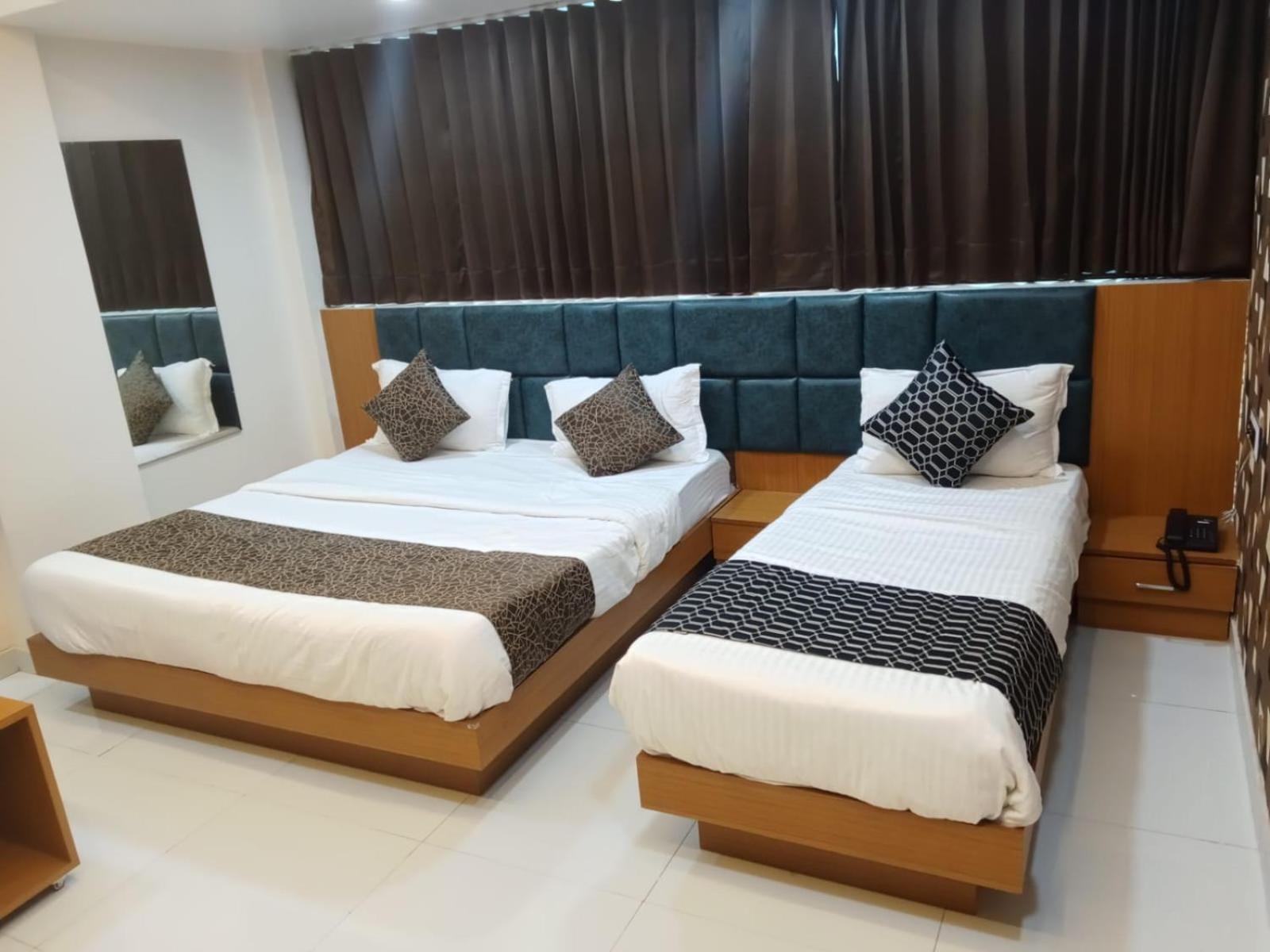 Hotel Exotic Ahmadabad Zewnętrze zdjęcie