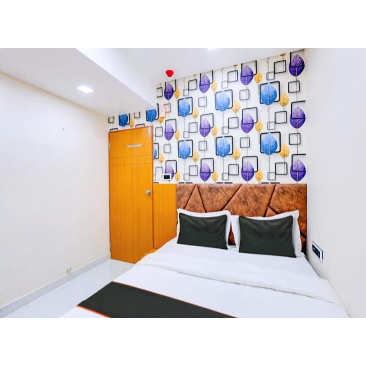 Hotel Exotic Ahmadabad Zewnętrze zdjęcie