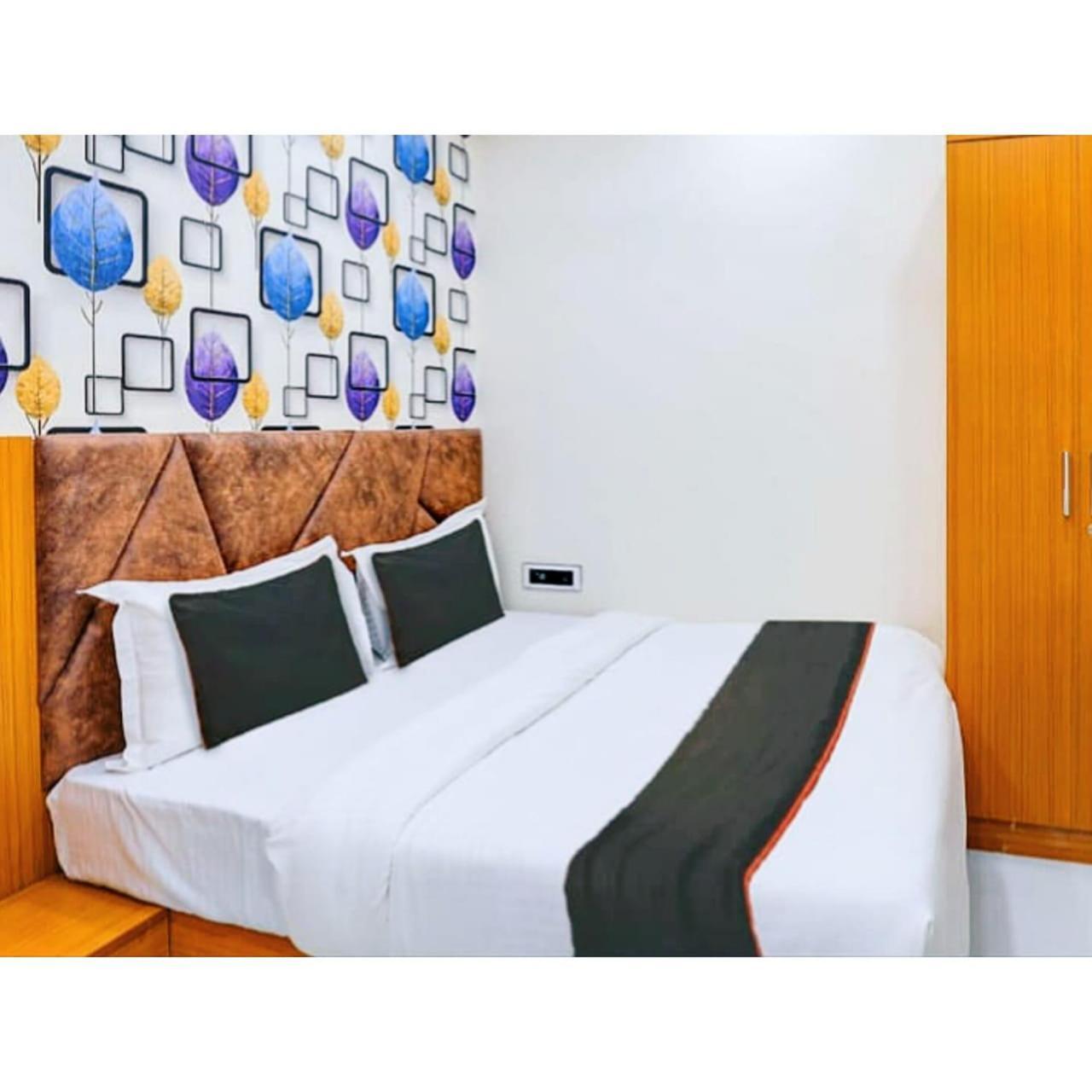 Hotel Exotic Ahmadabad Zewnętrze zdjęcie