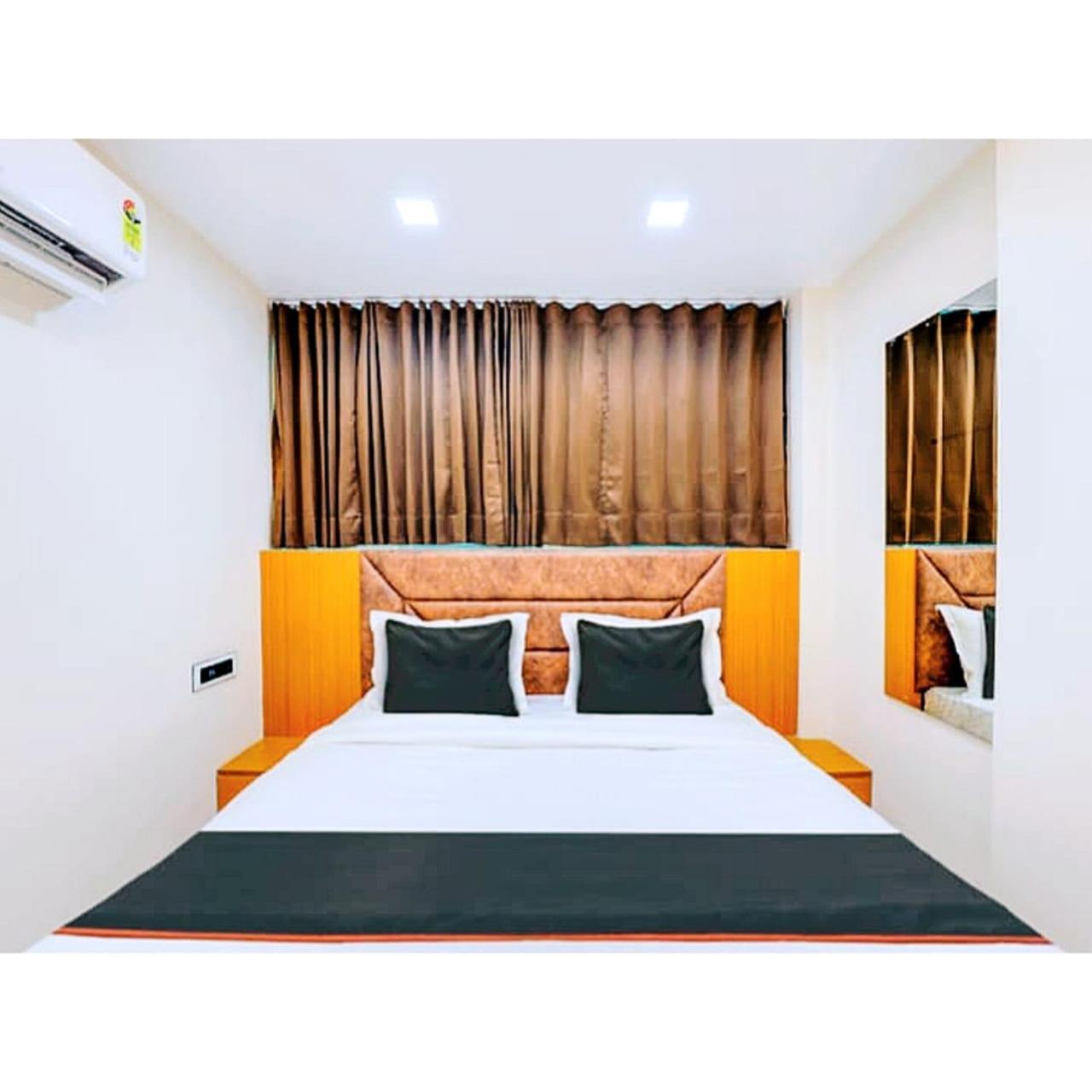 Hotel Exotic Ahmadabad Zewnętrze zdjęcie