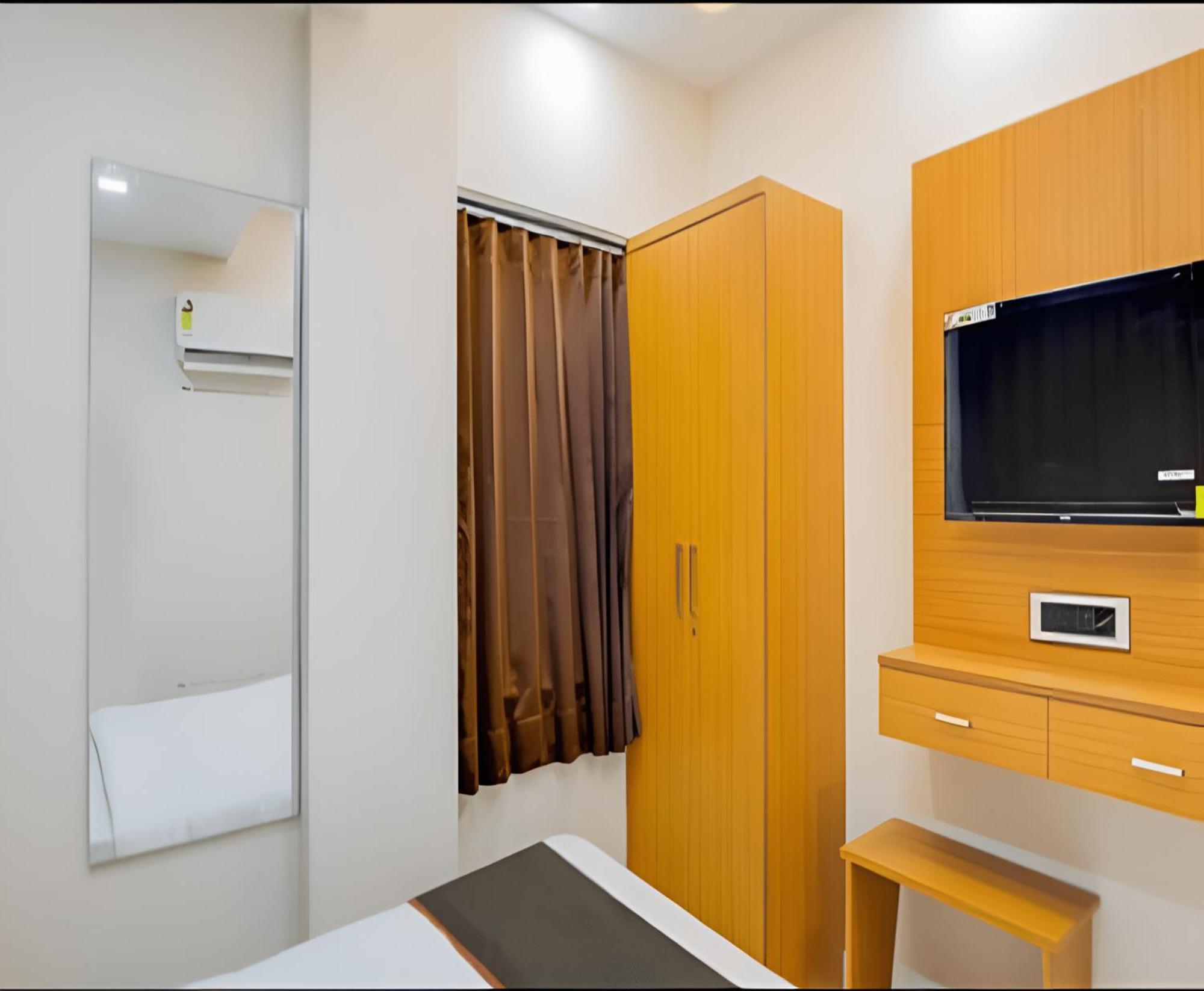 Hotel Exotic Ahmadabad Zewnętrze zdjęcie