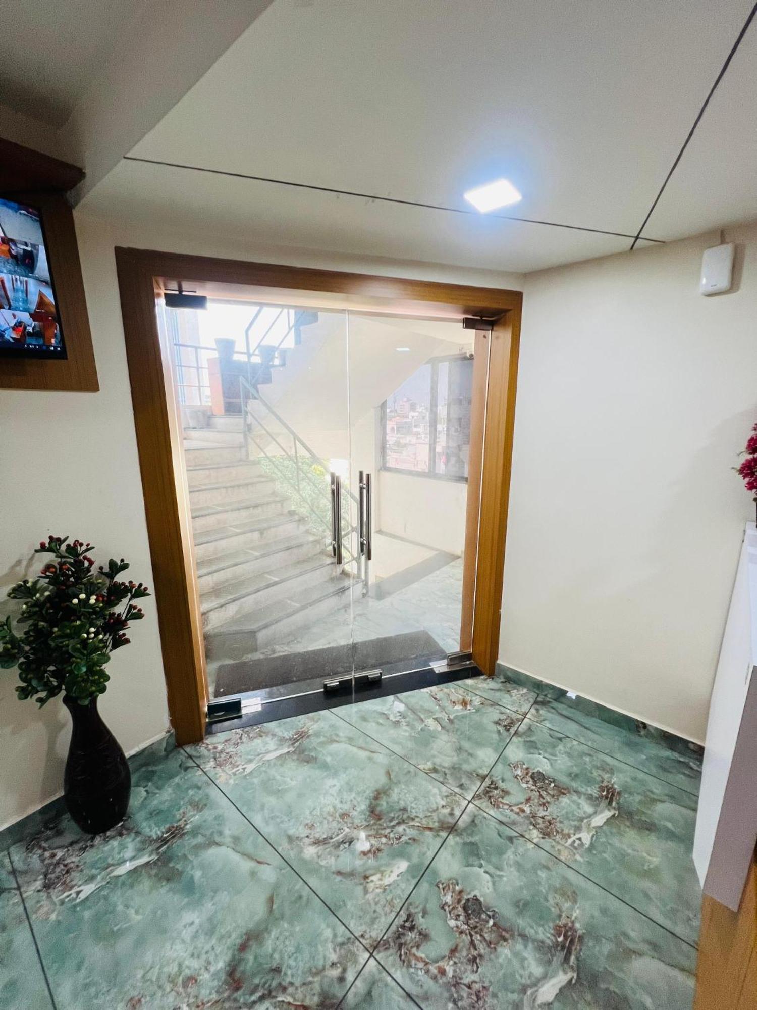 Hotel Exotic Ahmadabad Zewnętrze zdjęcie