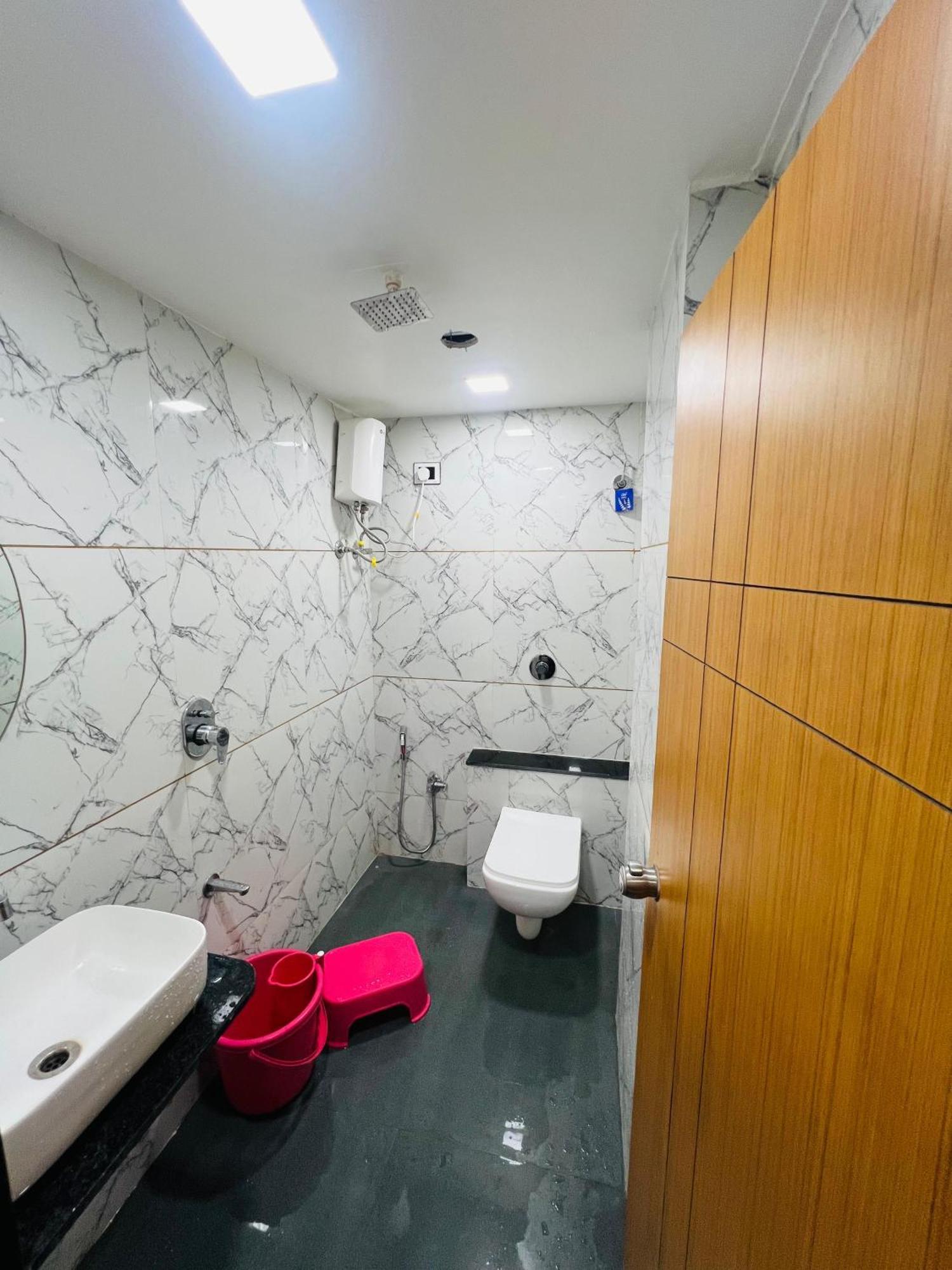 Hotel Exotic Ahmadabad Zewnętrze zdjęcie