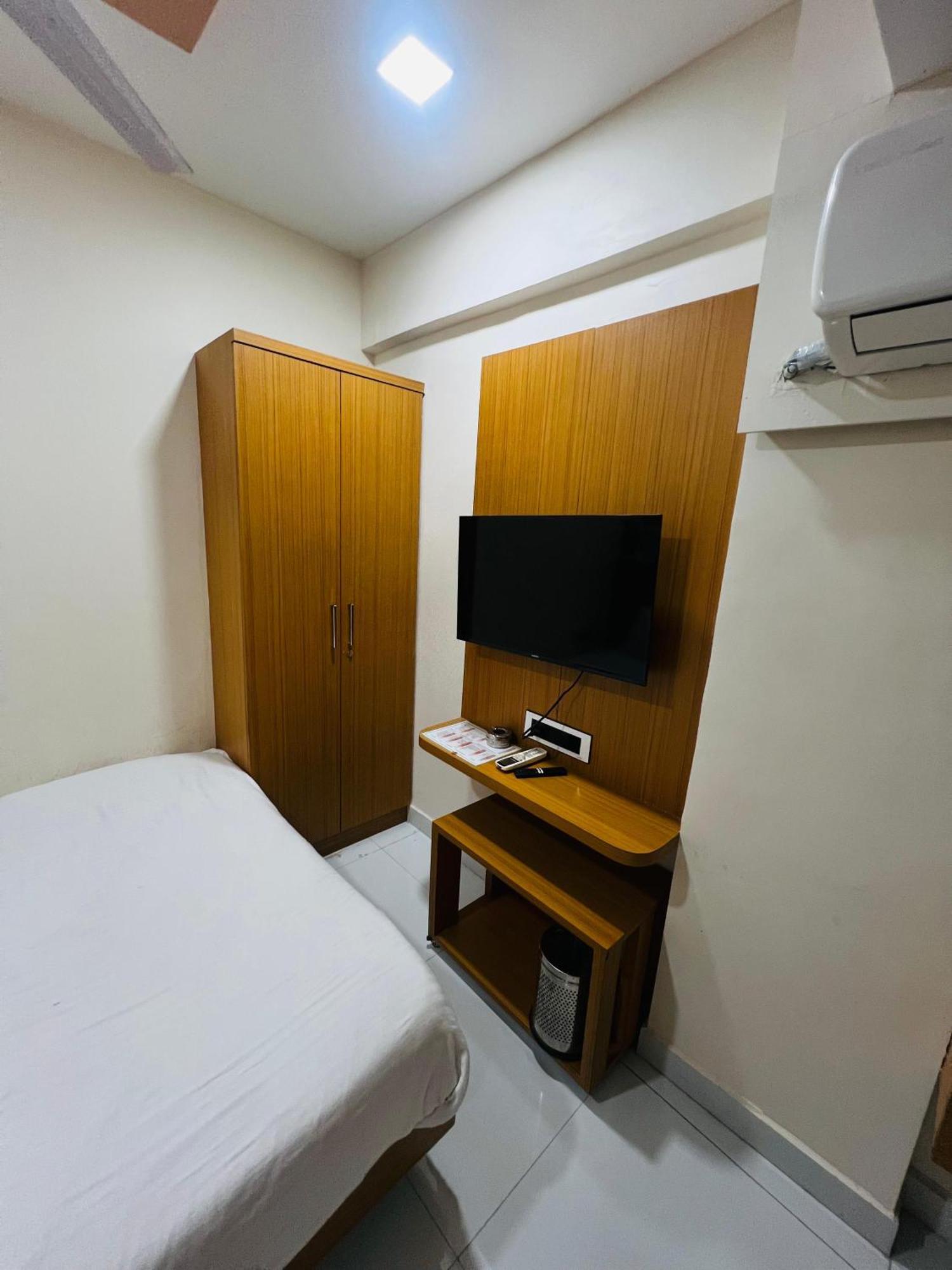 Hotel Exotic Ahmadabad Zewnętrze zdjęcie