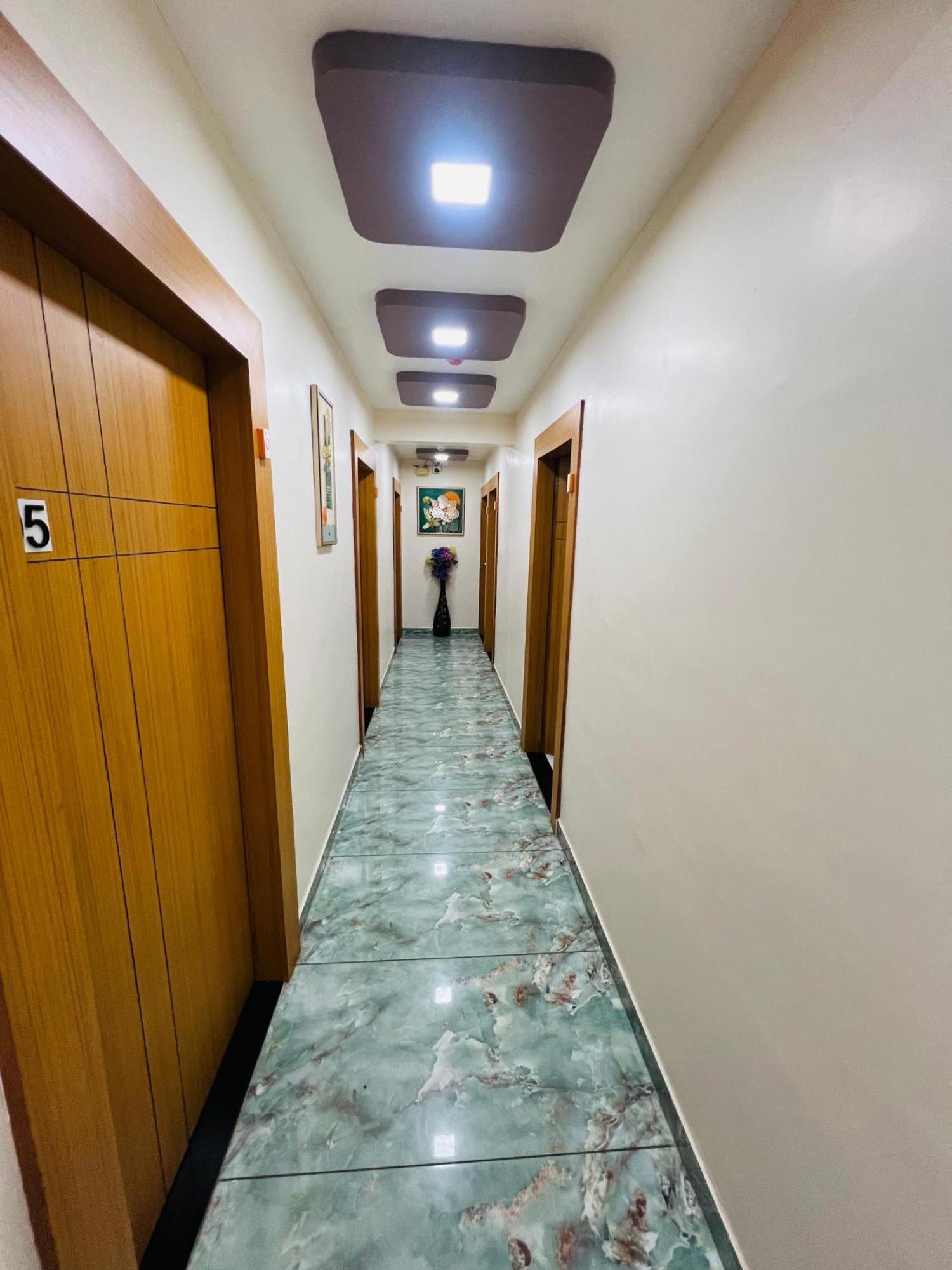Hotel Exotic Ahmadabad Zewnętrze zdjęcie