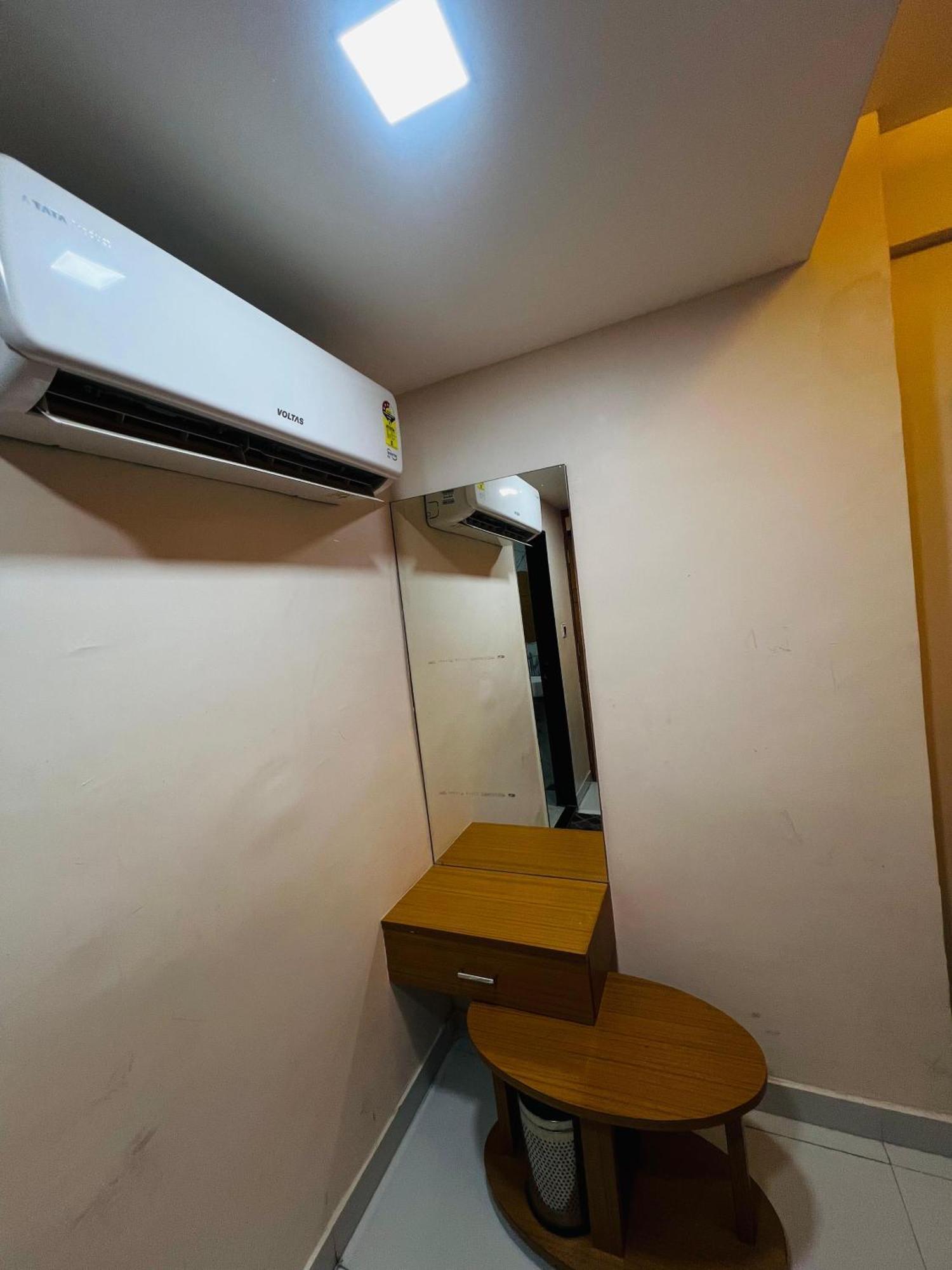 Hotel Exotic Ahmadabad Zewnętrze zdjęcie