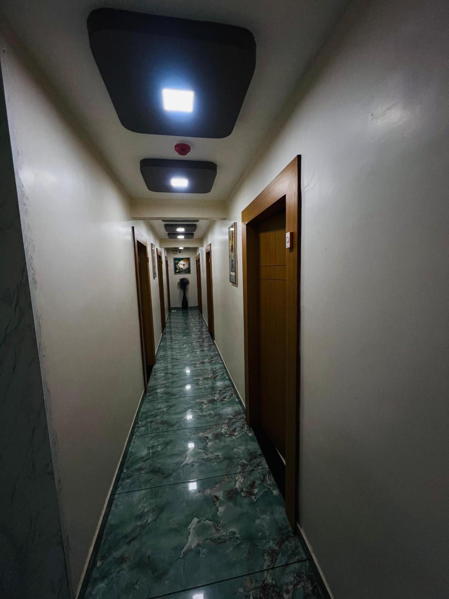 Hotel Exotic Ahmadabad Zewnętrze zdjęcie