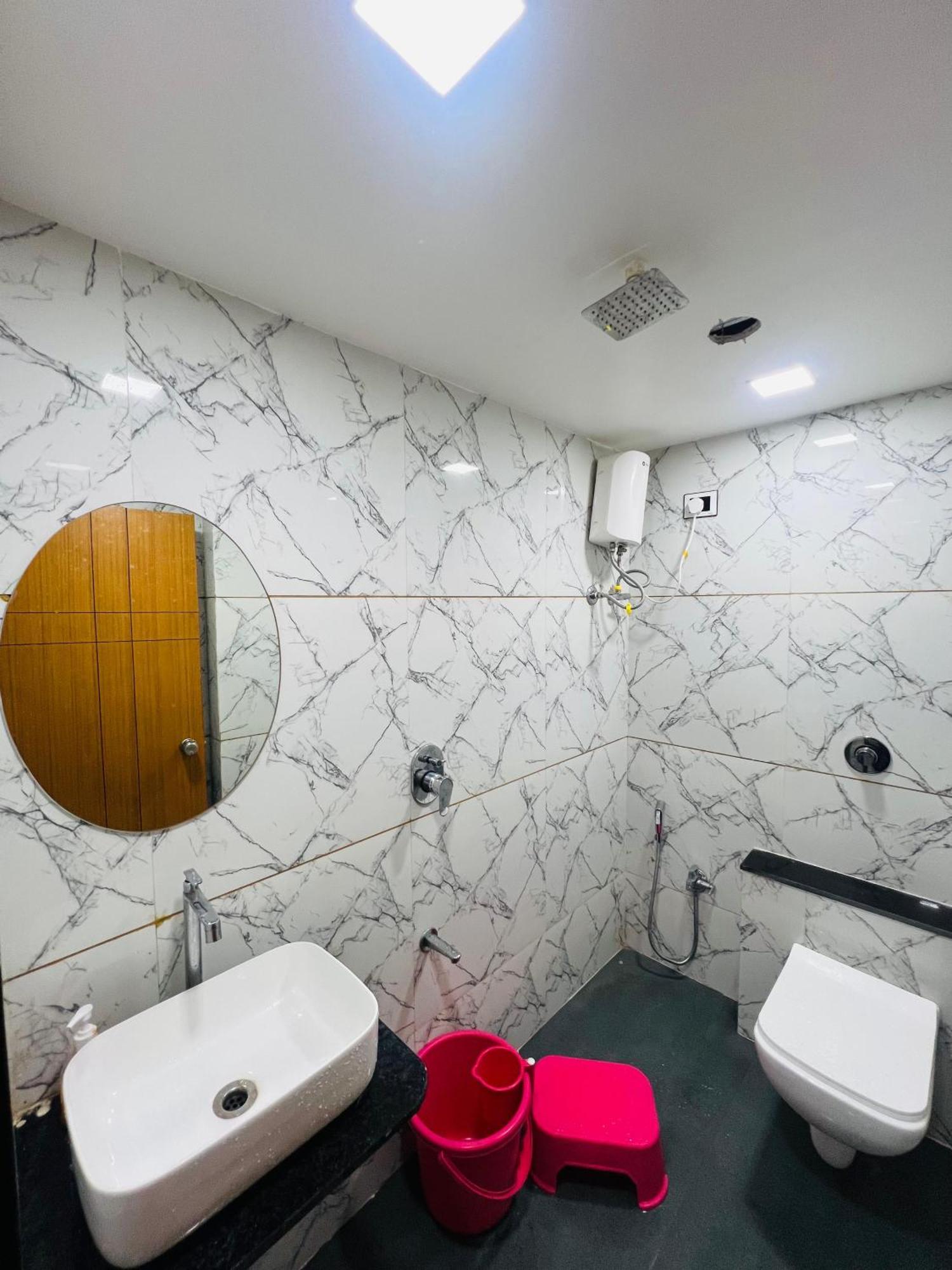 Hotel Exotic Ahmadabad Zewnętrze zdjęcie