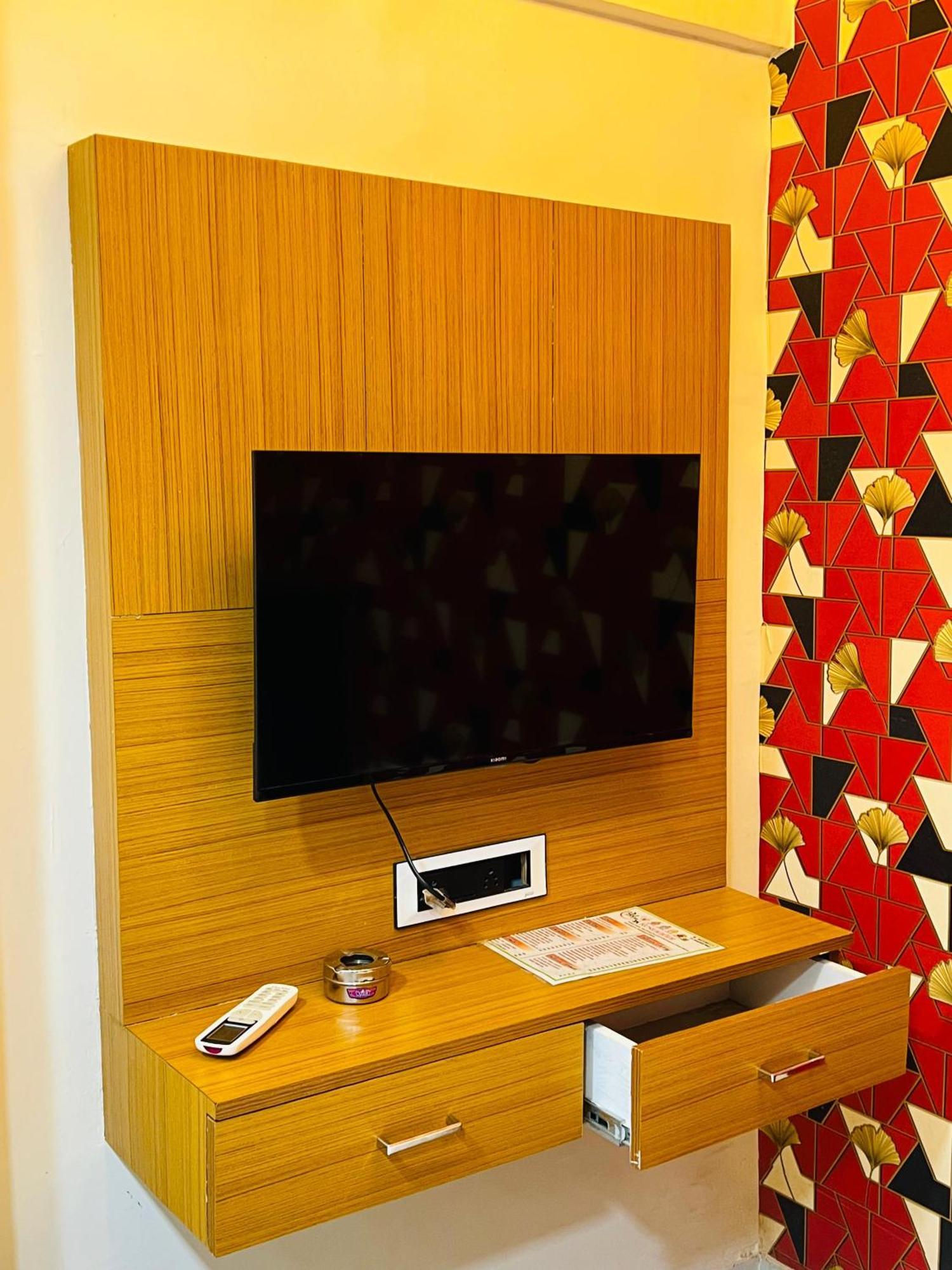 Hotel Exotic Ahmadabad Zewnętrze zdjęcie