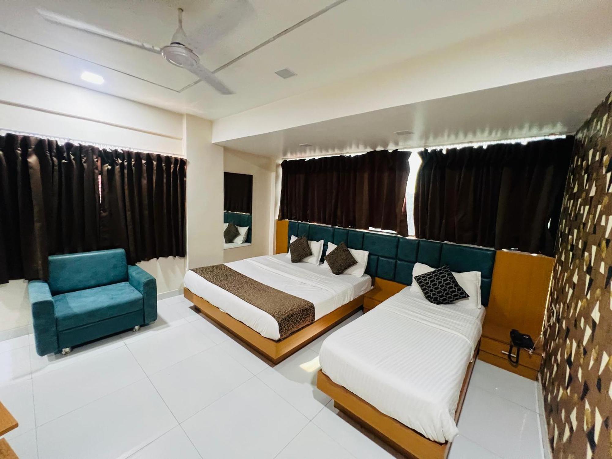 Hotel Exotic Ahmadabad Zewnętrze zdjęcie