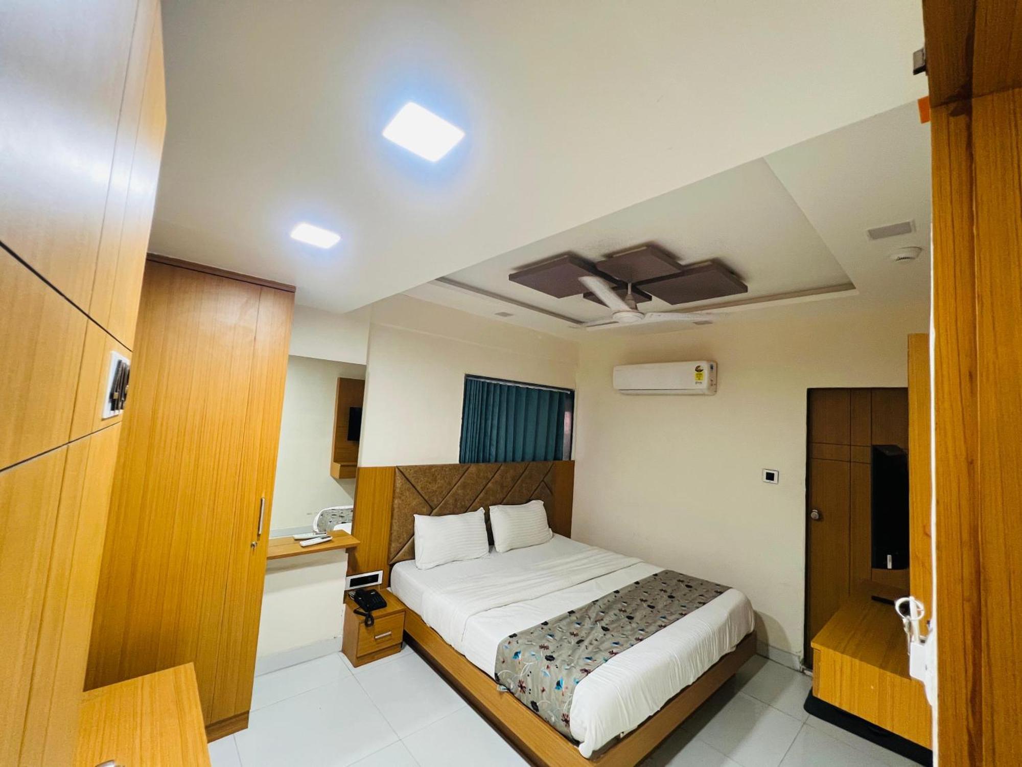 Hotel Exotic Ahmadabad Zewnętrze zdjęcie