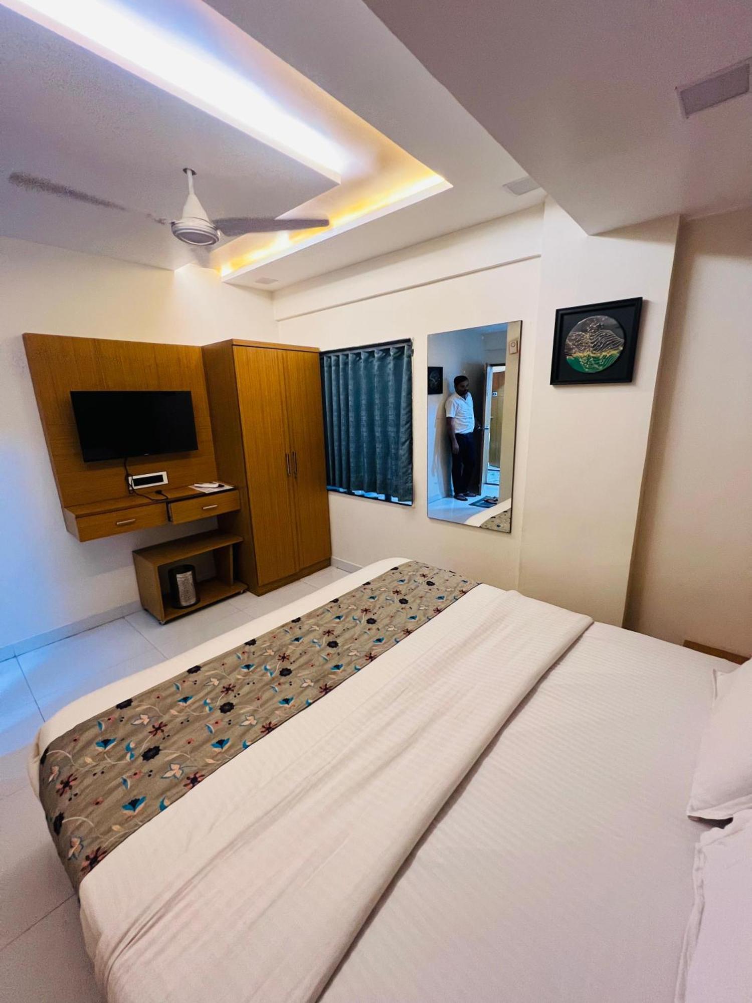 Hotel Exotic Ahmadabad Zewnętrze zdjęcie